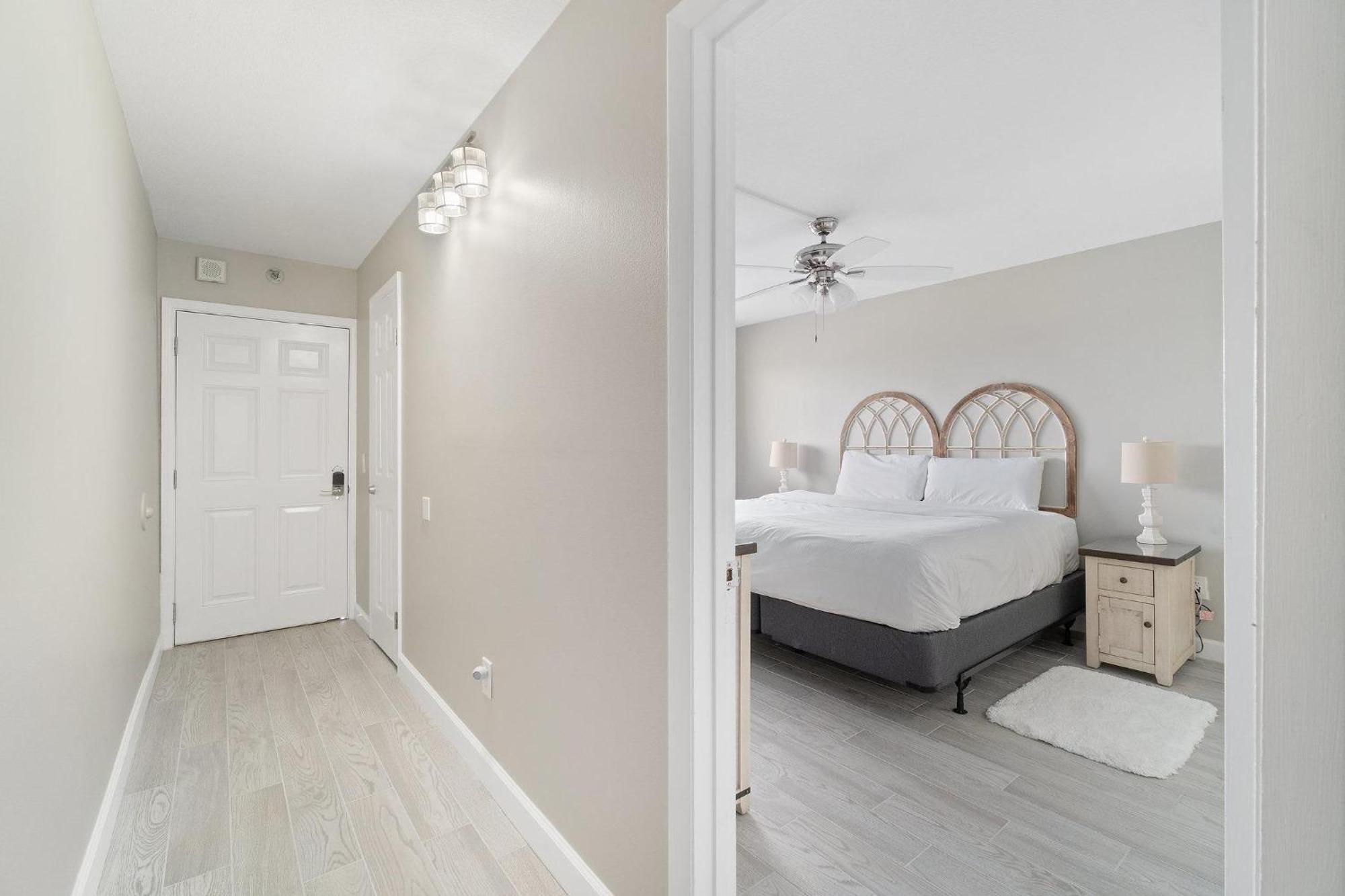 The Summit 529 Apartment *